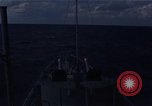 Image mer forte se brise sur bow Océan Pacifique, 1967, de la seconde 9 séquences d'archives historiques vidéo 65675037378