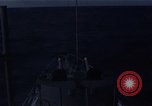 Image mer forte se brise sur bow Océan Pacifique, 1967, de la seconde 18 séquences d'archives historiques vidéo 65675037378