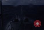 Image mer forte se brise sur bow Océan Pacifique, 1967, de la seconde 24 séquences d'archives historiques vidéo 65675037378