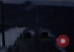 Image mer forte se brise sur bow Océan Pacifique, 1967, de la seconde 28 séquences d'archives historiques vidéo 65675037378