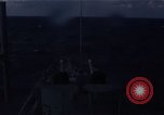 Image mer forte se brise sur bow Océan Pacifique, 1967, de la seconde 31 séquences d'archives historiques vidéo 65675037378