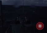 Image mer forte se brise sur bow Océan Pacifique, 1967, de la seconde 36 séquences d'archives historiques vidéo 65675037378