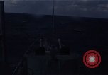 Image mer forte se brise sur bow Océan Pacifique, 1967, de la seconde 37 séquences d'archives historiques vidéo 65675037378
