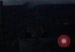 Image mer forte se brise sur bow Océan Pacifique, 1967, de la seconde 59 séquences d'archives historiques vidéo 65675037378