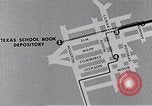 Standbild Lee Harvey Oswald Bewegungen in Dallas nach schleichst Präsident Kennedy Dallas Texas USA, 1964, aus Sekunde 46 historischem Filmmaterial Videoclip 65675037385