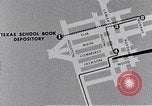 Standbild Lee Harvey Oswald Bewegungen in Dallas nach schleichst Präsident Kennedy Dallas Texas USA, 1964, aus Sekunde 55 historischem Filmmaterial Videoclip 65675037385