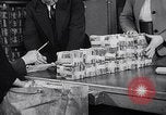 Image brûlant des billets de $1 Ottawa Ontario Canada, 1946, de la seconde 18 séquences d'archives historiques vidéo 65675037423