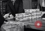 Image brûlant des billets de $1 Ottawa Ontario Canada, 1946, de la seconde 19 séquences d'archives historiques vidéo 65675037423