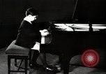 Standbild Richard Korbel New York City USA, 1945, aus Sekunde 47 historischem Filmmaterial Videoclip 65675037435