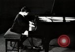 Standbild Richard Korbel New York City USA, 1945, aus Sekunde 61 historischem Filmmaterial Videoclip 65675037435