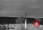 Standbild V-2 Rakete von Prüfstand VII Peenemunde Deutschland, 1943, aus Sekunde 3 historischem Filmmaterial Videoclip 65675037445