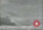 Standbild Raketenstart A-5 und Fallschirm Greifswalder Oie Deutschland, 1940, aus Sekunde 32 historischem Filmmaterial Videoclip 65675037472