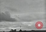 Standbild Raketenstart A-5 und Fallschirm Greifswalder Oie Deutschland, 1940, aus Sekunde 34 historischem Filmmaterial Videoclip 65675037472