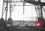 Immagine di Olio derricks Huntington Beach California USA, 1938, secondo 1 filmato di repertorio 65675037514