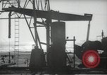 Immagine di Olio derricks Huntington Beach California USA, 1938, secondo 27 filmato di repertorio 65675037514