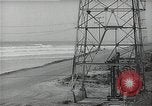 Immagine di Olio derricks Huntington Beach California USA, 1938, secondo 43 filmato di repertorio 65675037514