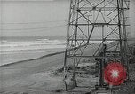 Immagine di Olio derricks Huntington Beach California USA, 1938, secondo 46 filmato di repertorio 65675037514
