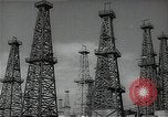Standbild Öl Kräne Huntington Beach California USA, 1938, aus Sekunde 5 historischem Filmmaterial Videoclip 65675037515