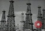 Standbild Öl Kräne Huntington Beach California USA, 1938, aus Sekunde 7 historischem Filmmaterial Videoclip 65675037515