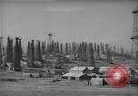 Standbild Öl Kräne Huntington Beach California USA, 1938, aus Sekunde 10 historischem Filmmaterial Videoclip 65675037515