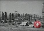 Standbild Öl Kräne Huntington Beach California USA, 1938, aus Sekunde 15 historischem Filmmaterial Videoclip 65675037515