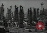 Standbild Öl Kräne Huntington Beach California USA, 1938, aus Sekunde 20 historischem Filmmaterial Videoclip 65675037515