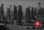 Standbild Öl Kräne Huntington Beach California USA, 1938, aus Sekunde 21 historischem Filmmaterial Videoclip 65675037515