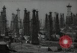 Standbild Öl Kräne Huntington Beach California USA, 1938, aus Sekunde 22 historischem Filmmaterial Videoclip 65675037515