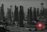 Standbild Öl Kräne Huntington Beach California USA, 1938, aus Sekunde 23 historischem Filmmaterial Videoclip 65675037515