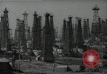 Standbild Öl Kräne Huntington Beach California USA, 1938, aus Sekunde 24 historischem Filmmaterial Videoclip 65675037515