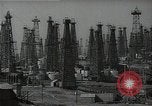 Standbild Öl Kräne Huntington Beach California USA, 1938, aus Sekunde 27 historischem Filmmaterial Videoclip 65675037515