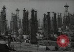 Standbild Öl Kräne Huntington Beach California USA, 1938, aus Sekunde 29 historischem Filmmaterial Videoclip 65675037515