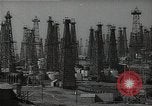 Standbild Öl Kräne Huntington Beach California USA, 1938, aus Sekunde 30 historischem Filmmaterial Videoclip 65675037515