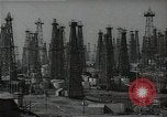 Standbild Öl Kräne Huntington Beach California USA, 1938, aus Sekunde 36 historischem Filmmaterial Videoclip 65675037515