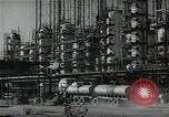 Standbild Richfield company Raffinerie Watson California USA, 1938, aus Sekunde 18 historischem Filmmaterial Videoclip 65675037516