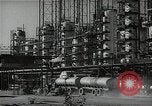 Standbild Richfield company Raffinerie Watson California USA, 1938, aus Sekunde 19 historischem Filmmaterial Videoclip 65675037516