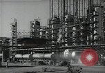 Standbild Richfield company Raffinerie Watson California USA, 1938, aus Sekunde 25 historischem Filmmaterial Videoclip 65675037516