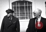 Image Warden et Officersl Alcatraz island California USA, 1947, de la seconde 5 séquences d'archives historiques vidéo 65675037522