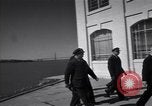 Image Warden et Officersl Alcatraz island California USA, 1947, de la seconde 29 séquences d'archives historiques vidéo 65675037522