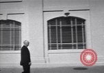 Image Warden et Officersl Alcatraz island California USA, 1947, de la seconde 31 séquences d'archives historiques vidéo 65675037522