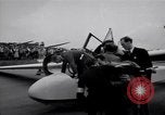 Image Le prince Philip duc d'Édimbourg au British National planeur Championships Hampshire Angleterre, 1967, de la seconde 4 séquences d'archives historiques vidéo 65675037537