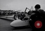 Image Le prince Philip duc d'Édimbourg au British National planeur Championships Hampshire Angleterre, 1967, de la seconde 6 séquences d'archives historiques vidéo 65675037537