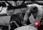 Image Le prince Philip duc d'Édimbourg au British National planeur Championships Hampshire Angleterre, 1967, de la seconde 10 séquences d'archives historiques vidéo 65675037537