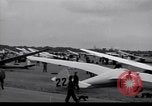 Image Le prince Philip duc d'Édimbourg au British National planeur Championships Hampshire Angleterre, 1967, de la seconde 28 séquences d'archives historiques vidéo 65675037537
