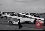 Image Le prince Philip duc d'Édimbourg au British National planeur Championships Hampshire Angleterre, 1967, de la seconde 29 séquences d'archives historiques vidéo 65675037537