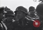 Image Le Lieutenant-général Courtney H Hodges Torgau Allemagne, 1945, de la seconde 26 séquences d'archives historiques vidéo 65675037538
