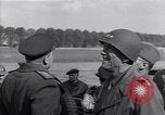 Image Le Lieutenant-général Courtney H Hodges Torgau Allemagne, 1945, de la seconde 33 séquences d'archives historiques vidéo 65675037538