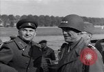 Image Le Lieutenant-général Courtney H Hodges Torgau Allemagne, 1945, de la seconde 34 séquences d'archives historiques vidéo 65675037538