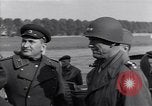 Image Le Lieutenant-général Courtney H Hodges Torgau Allemagne, 1945, de la seconde 36 séquences d'archives historiques vidéo 65675037538