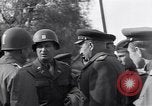 Image Le Lieutenant-général Courtney H Hodges Torgau Allemagne, 1945, de la seconde 45 séquences d'archives historiques vidéo 65675037538